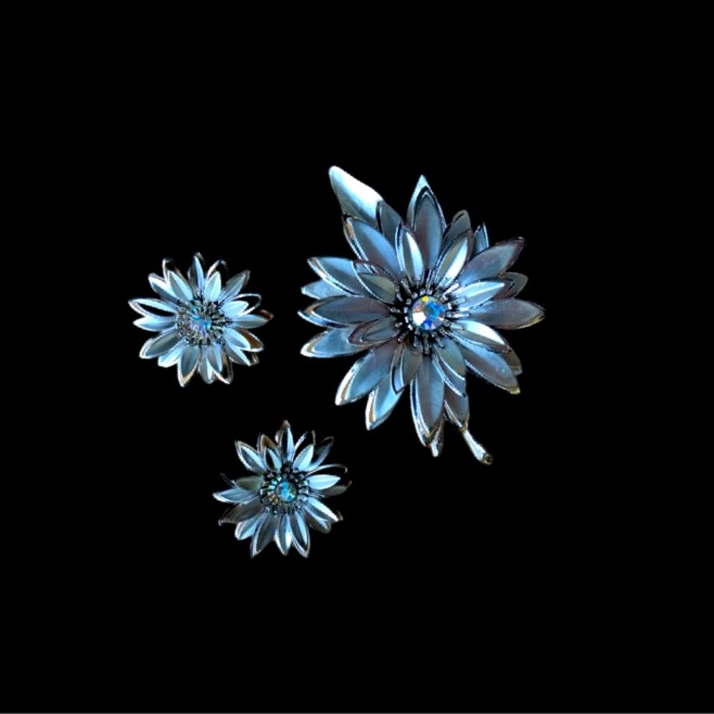 Silver flower brooch and earrings set